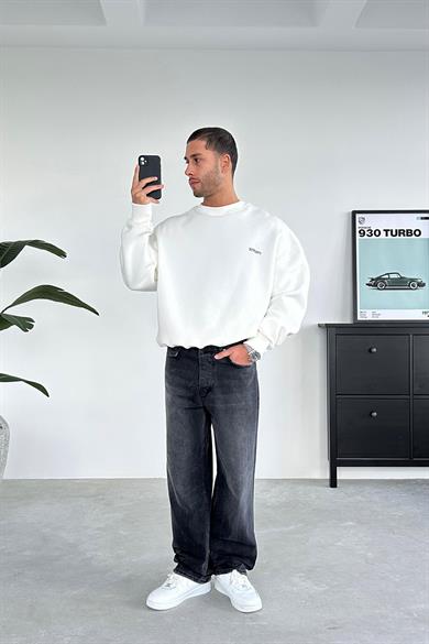 Beyaz Studios Creative Oversize Sweat