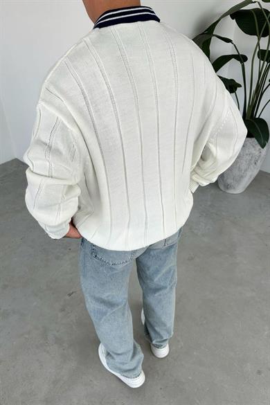 Ekru Nakış Detay Oversize Polo Yaka Kazak
