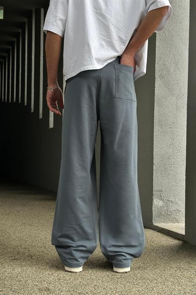 Gri Paçası Yırtmaçlı Nakış Detaylı EE Baggy Eşofman