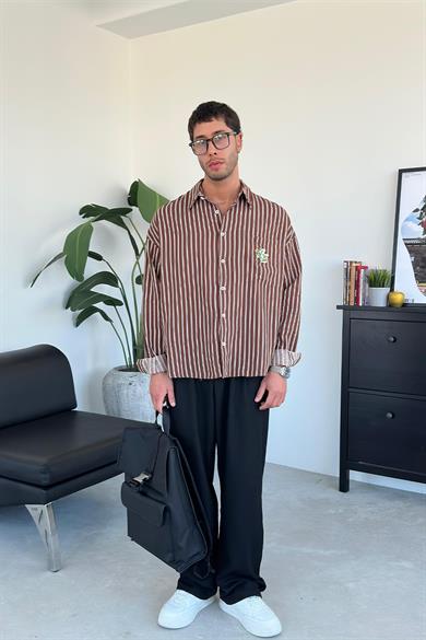 Kahverengi Çizgili Ön Cep Flower Nakış Detay GO Oversize Gömlek