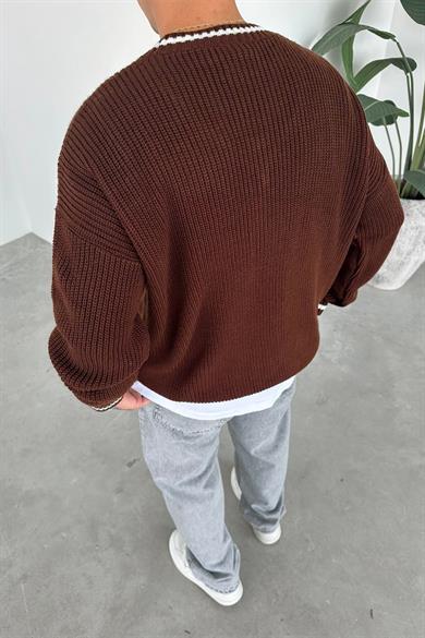 Kahverengi V Yaka Çizgili Oversize Triko Kazak