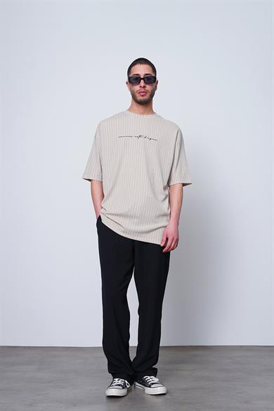 Krem Şeritli Dokulu Minimal Yazılı F7 MH Oversize Tişört