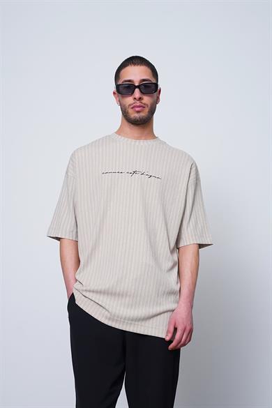 Krem Şeritli Dokulu Minimal Yazılı F7 MH Oversize Tişört