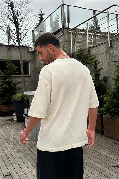 Krem Yaka Detaylı Önü Cepli GO Triko Oversize Tişört