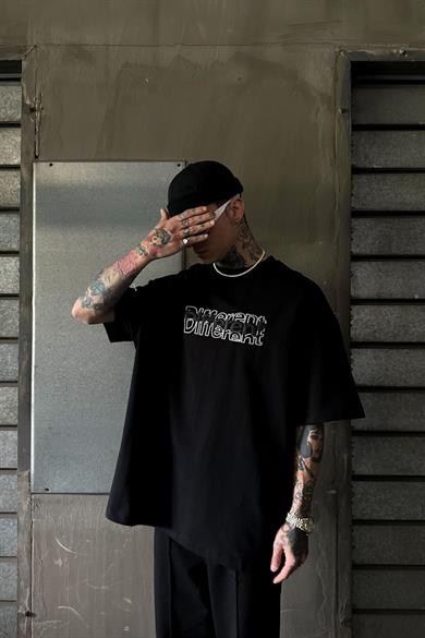 Siyah Different Nakış Detay ML Premium Oversize Tişört