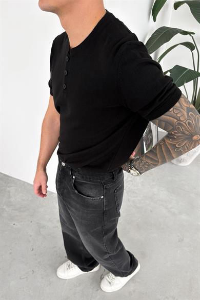 Siyah Düğmeli Yaka Relaxed Triko Tişört