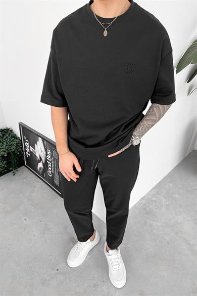 Siyah Kabartma Detay Premium Oversize Tişört