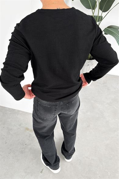 Siyah Müslin Kumaş Düğmeli Yaka Relaxed Uzun Kollu Tişört