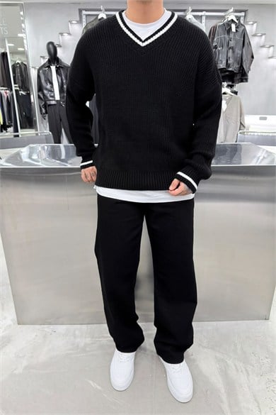 Siyah V Yaka Çizgili Oversize Triko Kazak