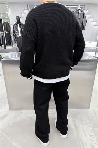 Siyah V Yaka Çizgili Oversize Triko Kazak