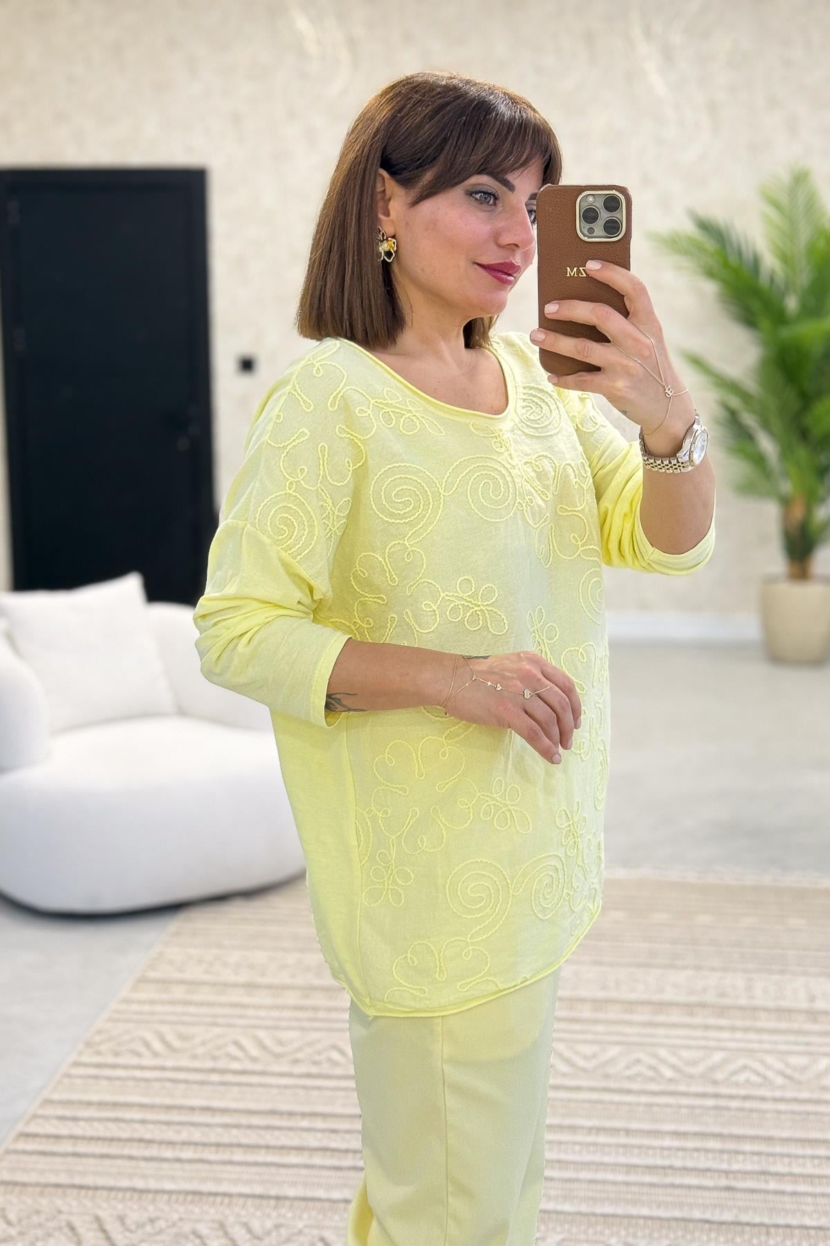 Çiçek Kabartma Detaylı Pamuklu Bluz Sarı Renk