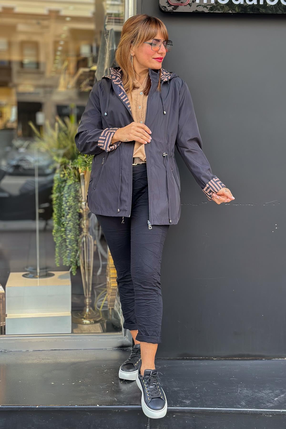 Çift Taraflı Kullanılan Çizgi Desenli Trenç Siyah Renk