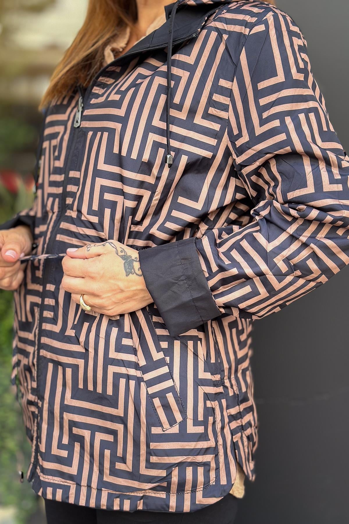 Çift Taraflı Kullanılan Çizgi Desenli Trenç Siyah Renk