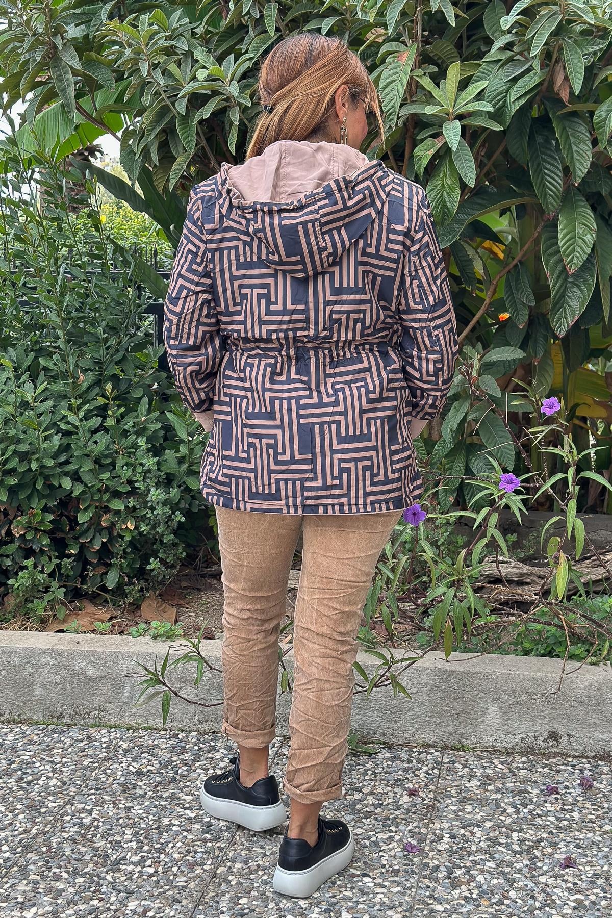 Çift Taraflı Kullanılan Çizgi Desenli Trenç Vizon Renk