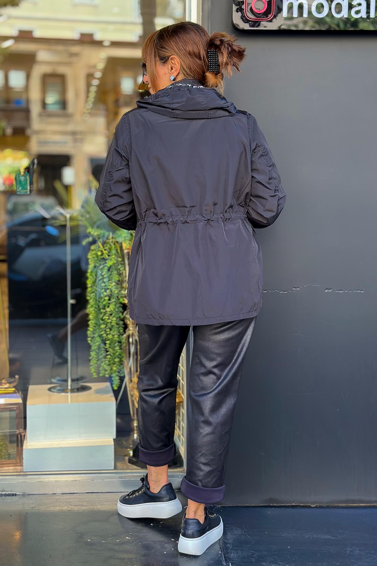 Çift Taraflı Kullanılan Şal Desenli Trenç Siyah Renk