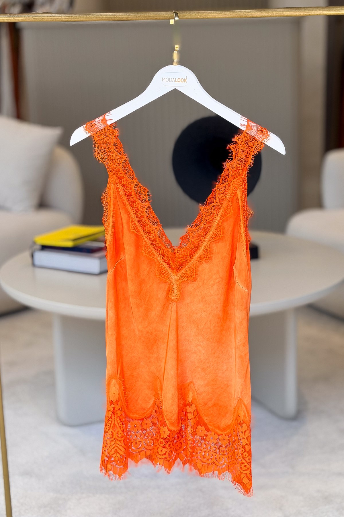 Ön Arka V Dantelli İpek Saten Badi Turuncu Renk