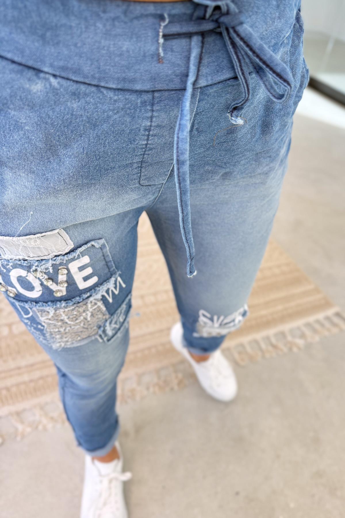 Silver Pul Ve Yazı Detaylı Yamalı Likralı Kot Pantolon Koyu Mavi Renk