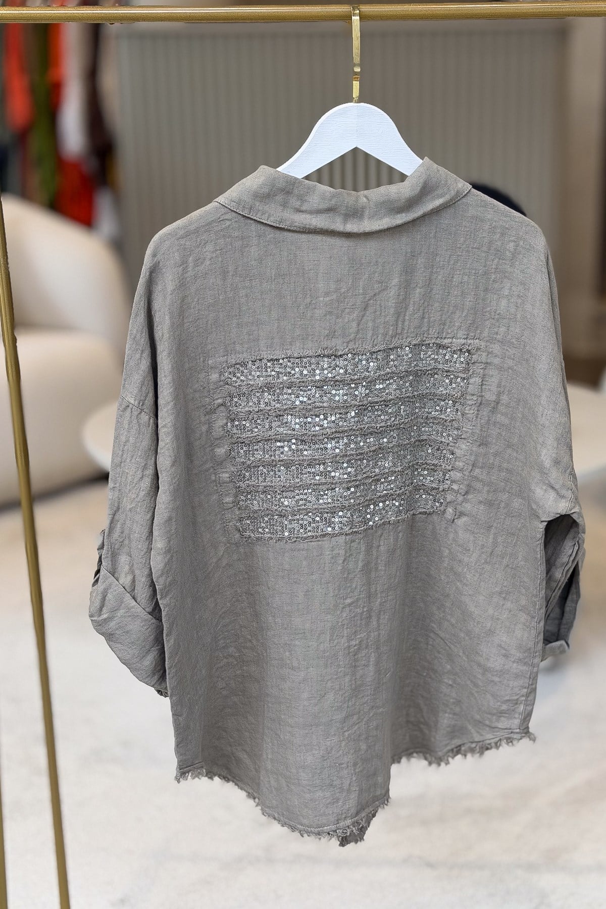 Sırtı Şerit Pullu Çift Cep Görünümlü Keten Gömlek Vizon Renk