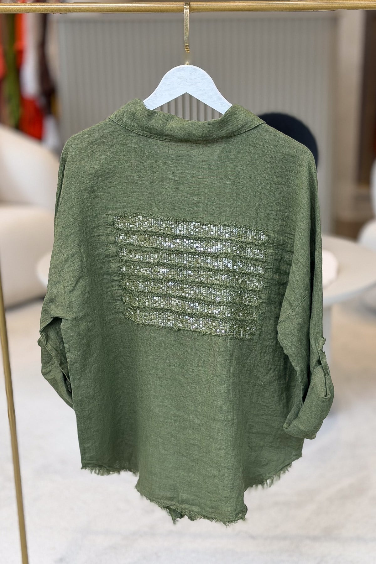 Sırtı Şerit Pullu Çift Cep Görünümlü Keten Gömlek Yağ Yeşili Renk