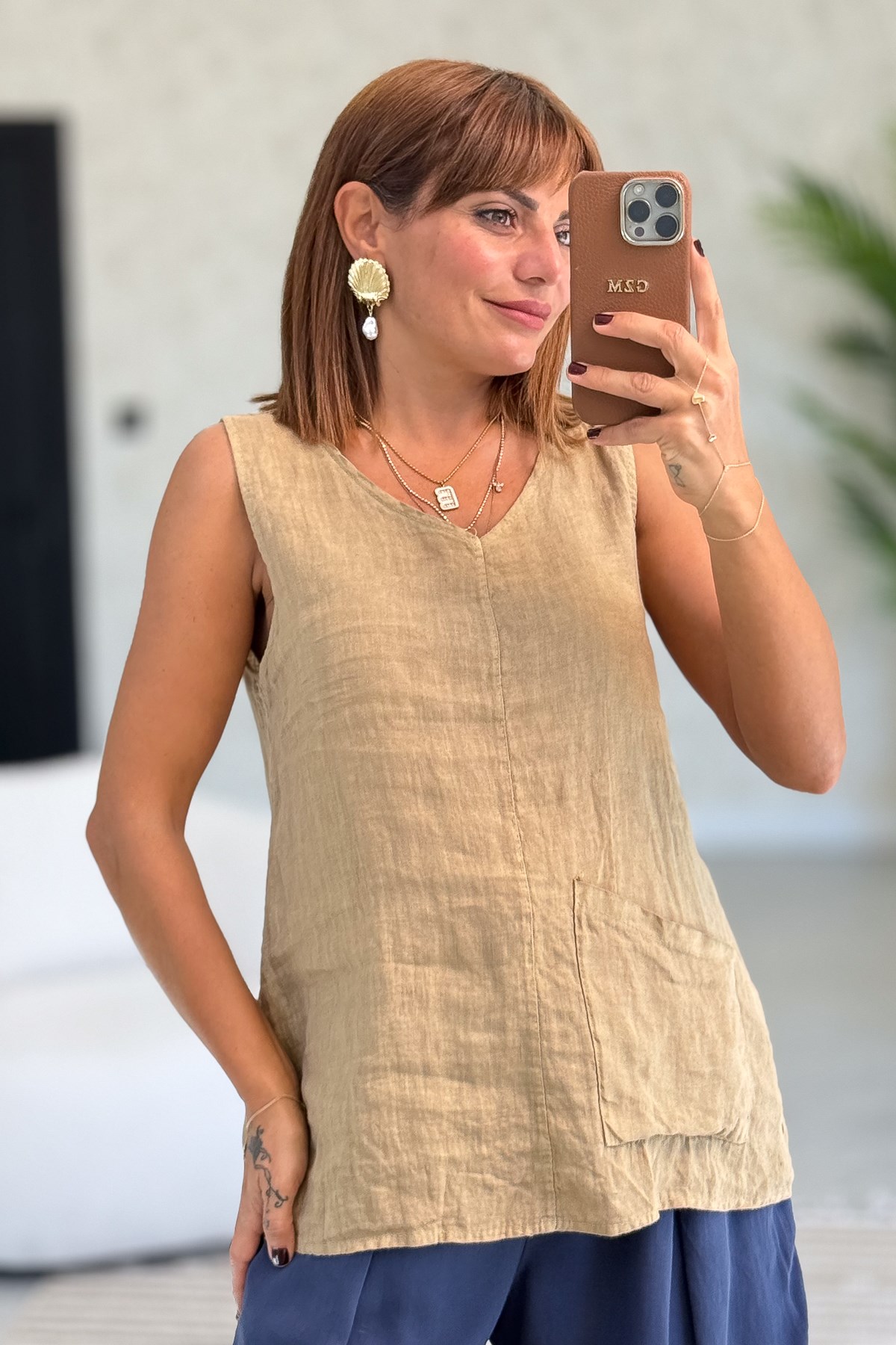 Tek Cepli V Yaka Kolsuz Keten Bluz Camel Renk