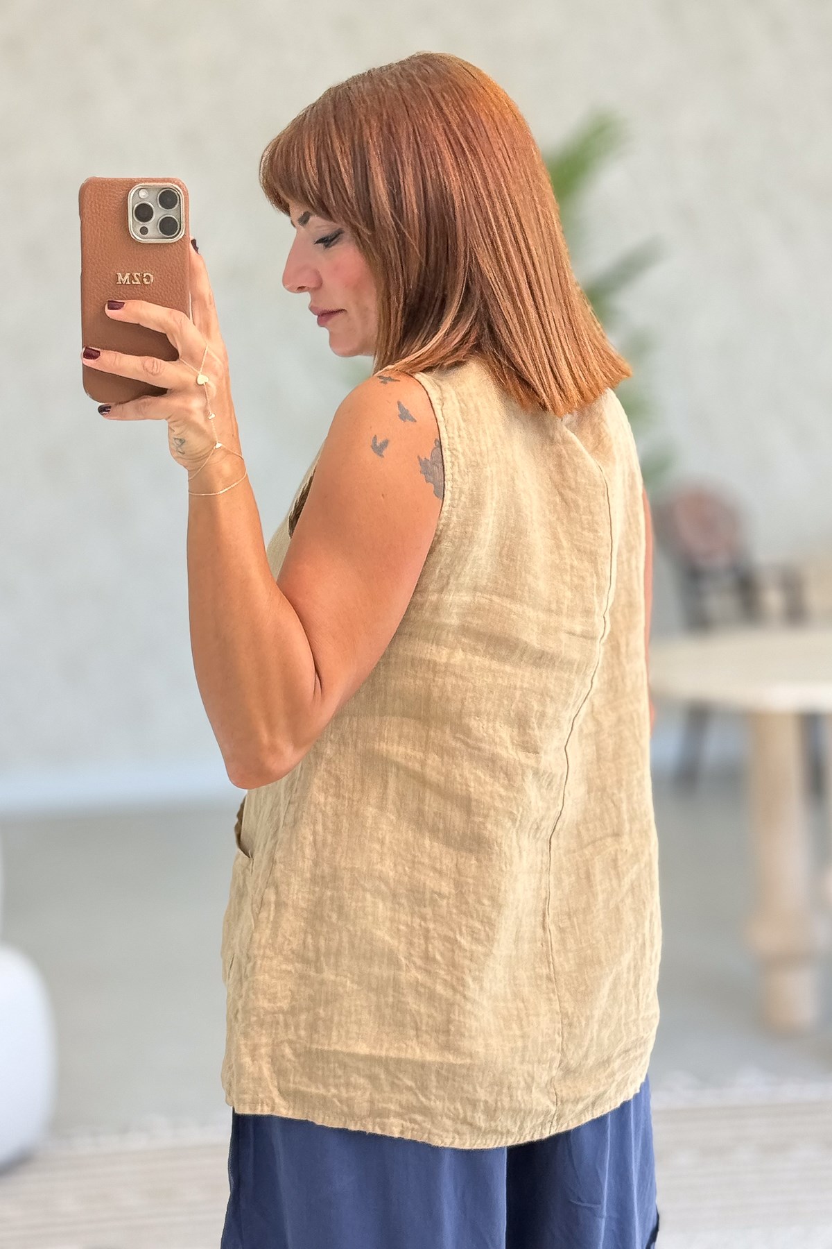 Tek Cepli V Yaka Kolsuz Keten Bluz Camel Renk