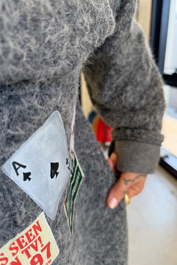 Amblemli Keçe Kaban Gri Renk