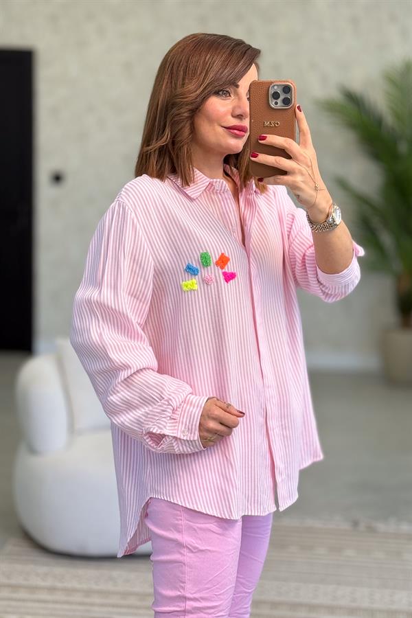 Amour Kabartma Yazılı İnce Çizgili Gömlek Pembe Renk