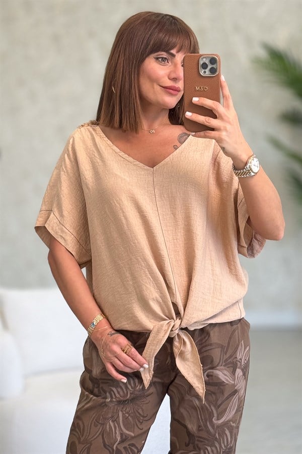 Arkası Motifli  Etek Ucu Bağlamalı Viskon Bluz Camel Renk