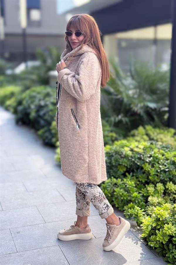 Asimetrik Kesim Fermuarlı Kapüşonlu Keçe Kaban Bej Renk