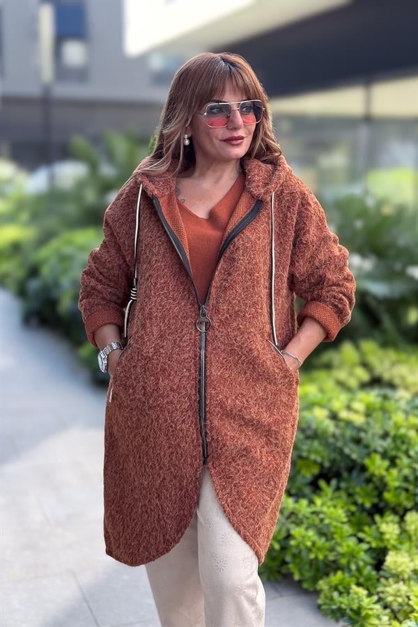 Asimetrik Kesim Fermuarlı Kapüşonlu Keçe Kaban Tarçın Renk