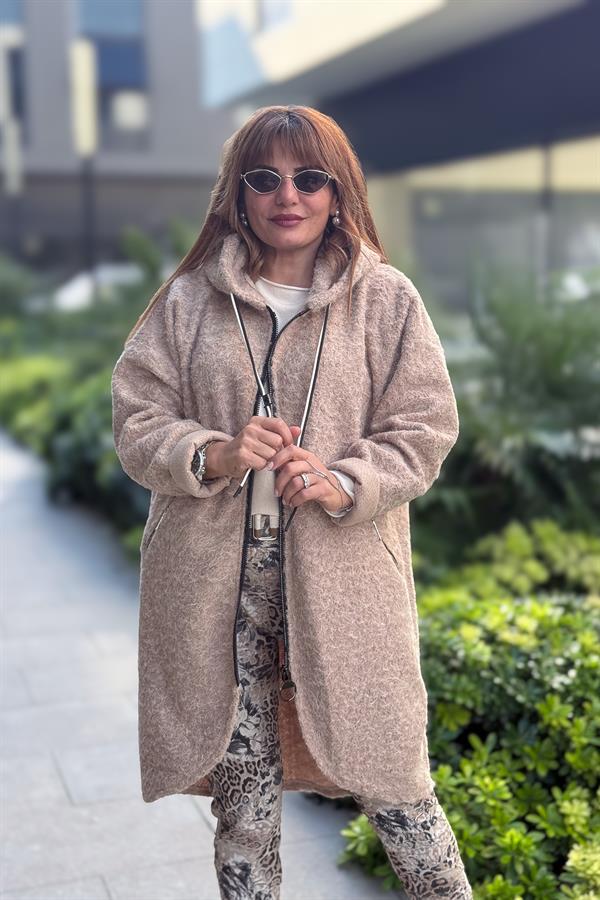 Asimetrik Kesim Fermuarlı Kapüşonlu Keçe Kaban Bej Renk