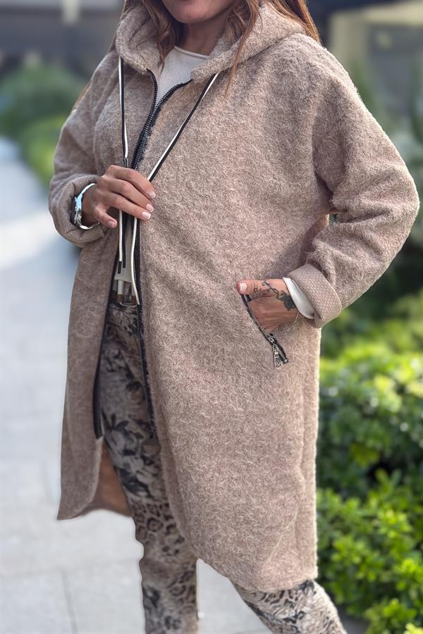 Asimetrik Kesim Fermuarlı Kapüşonlu Keçe Kaban Bej Renk