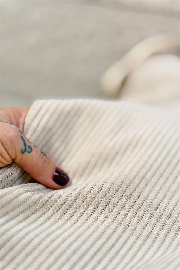 Balıkçı Yaka Midi Boy Kalın Fitilli Kadife Elbise Bej Renk