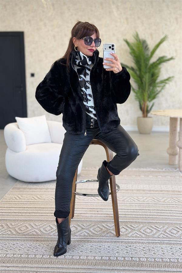 Beli Lastikli Düğme Detaylı Deri Görünümlü Pantolon Siyah Renk