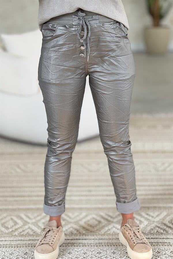 Beli Lastikli Düğme Detaylı Deri Görünümlü Pantolon Vizon Renk