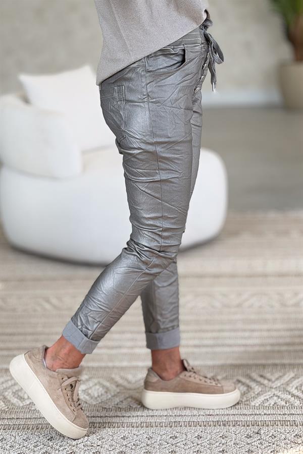 Beli Lastikli Düğme Detaylı Deri Görünümlü Pantolon Vizon Renk