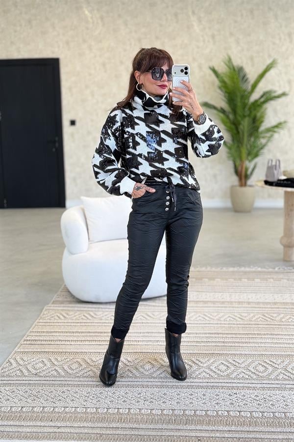 Beli Lastikli Düğme Detaylı Deri Görünümlü Pantolon Siyah Renk