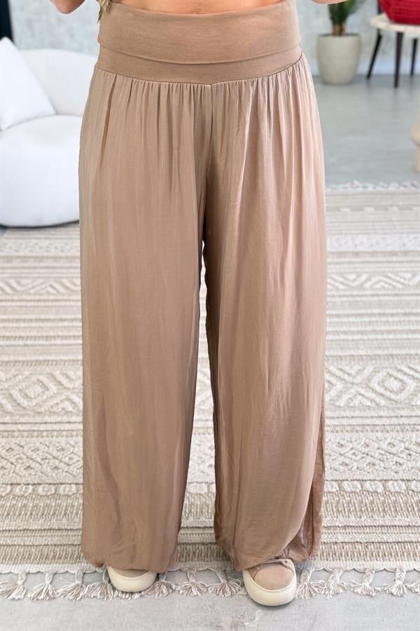 Bol Paça Beli Lastikli İpek Pantolon Camel Renk