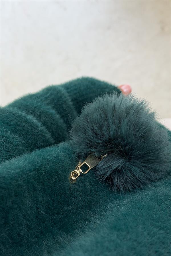Cepleri Ponponlu Kapüşonu Kürklü Angora Mont Zümrüt Yeşili Renk