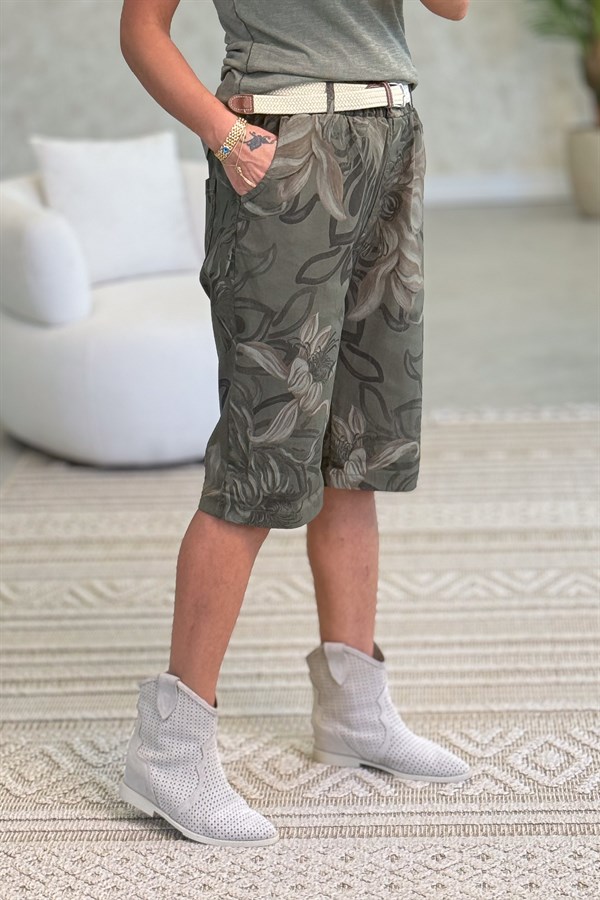 Çiçek Baskılı Kemerli Bermuda Şort Haki Renk