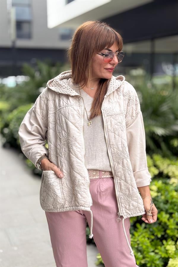 Çiçek Desenli Kapitone Ceket Bej Renk