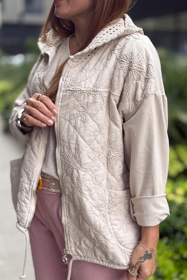 Çiçek Desenli Kapitone Ceket Bej Renk