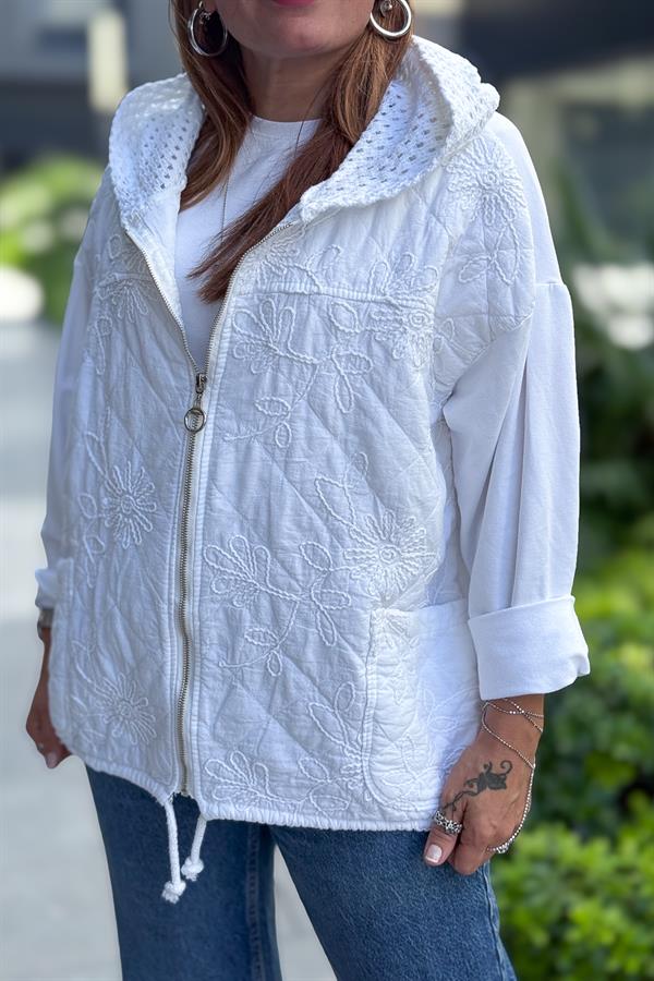 Çiçek Desenli Kapitone Ceket Beyaz Renk