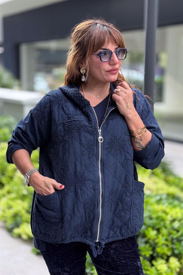 Çiçek Desenli Kapitone Ceket Lacivert Renk