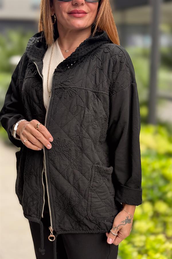 Çiçek Desenli Kapitone Ceket Siyah Renk