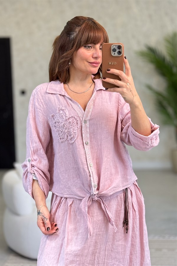 Çiçek Kabartmalı Düğme Yerleri Pullu Bağlamalı Keten Gömlek Pudra Renk