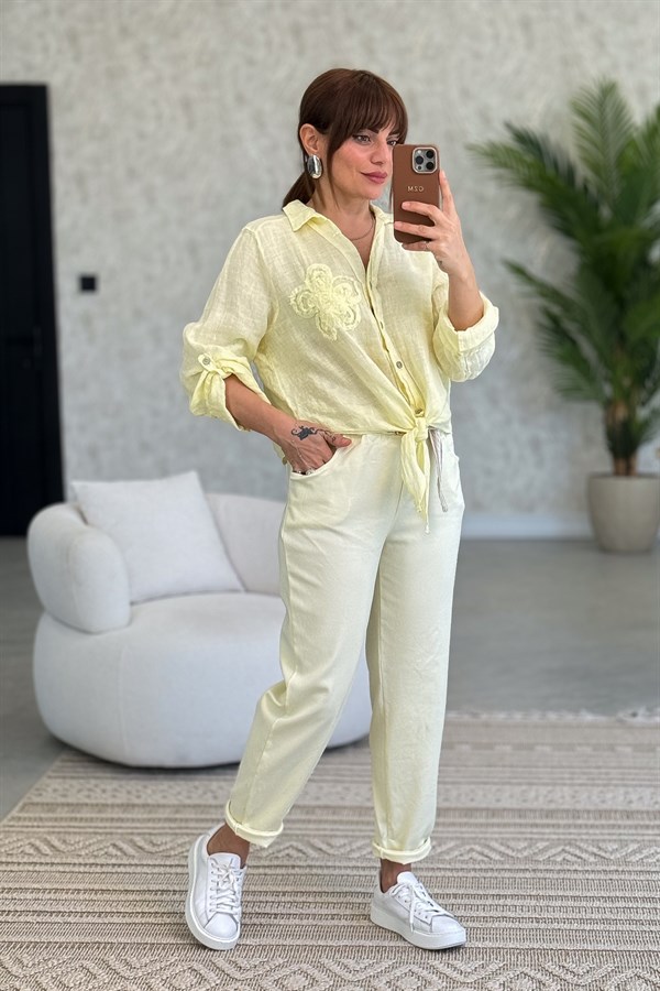 Çiçek Kabartmalı Düğme Yerleri Pullu Bağlamalı Keten Gömlek Sarı Renk
