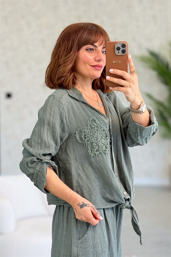 Çiçek Kabartmalı Düğme Yerleri Pullu Bağlamalı Keten Gömlek Haki Renk