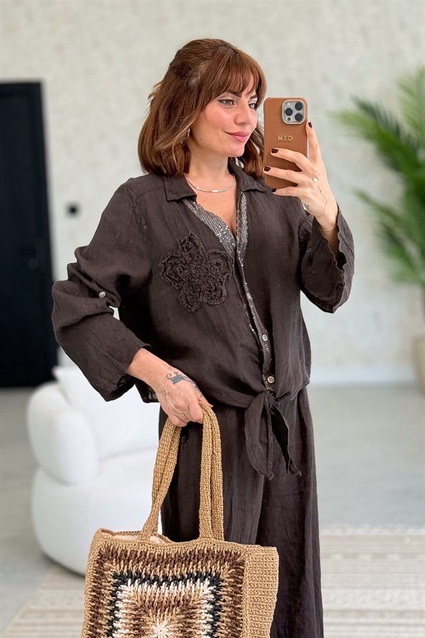 Çiçek Kabartmalı Düğme Yerleri Pullu Bağlamalı Keten Gömlek Acı Kahve Renk