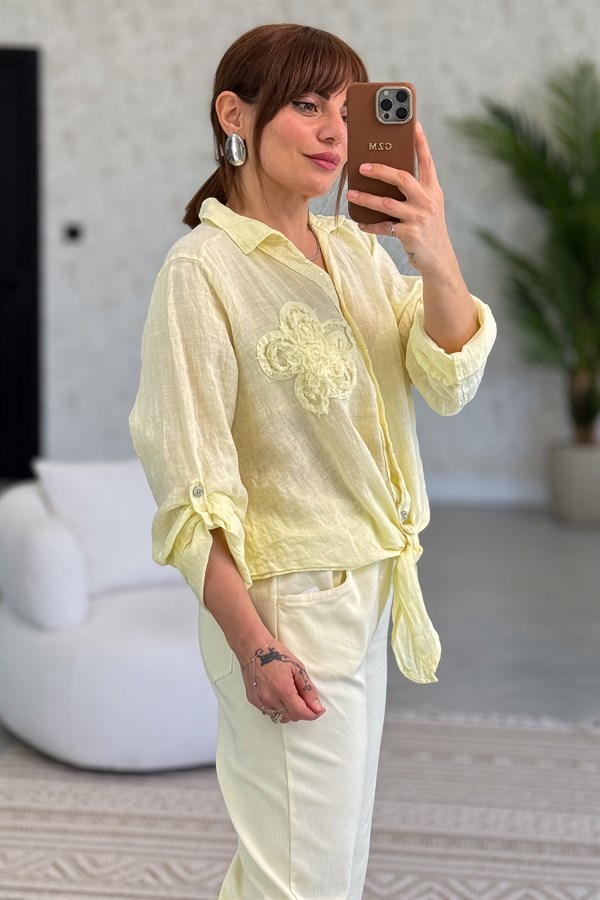 Çiçek Kabartmalı Düğme Yerleri Pullu Bağlamalı Keten Gömlek Sarı Renk